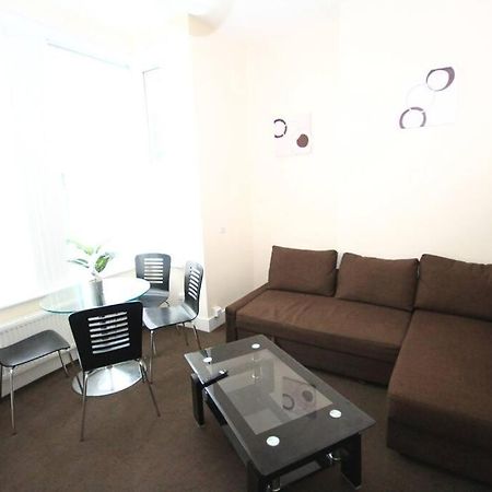 Willesden Lodge London Luaran gambar