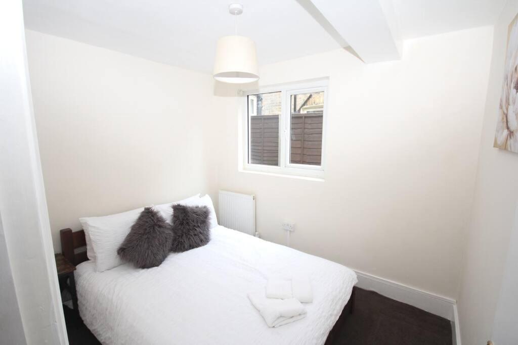 Willesden Lodge London Luaran gambar