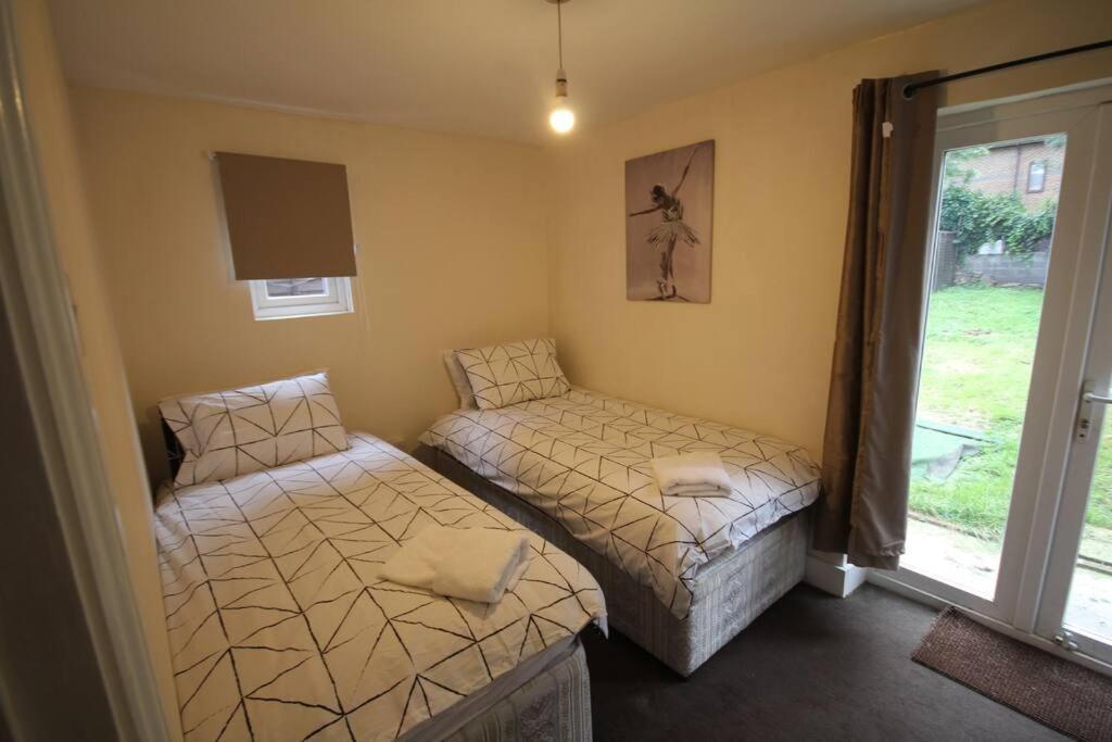 Willesden Lodge London Luaran gambar