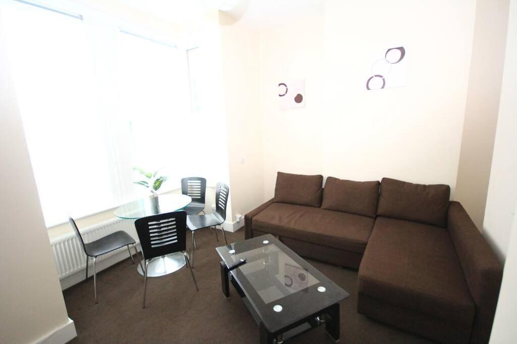 Willesden Lodge London Luaran gambar