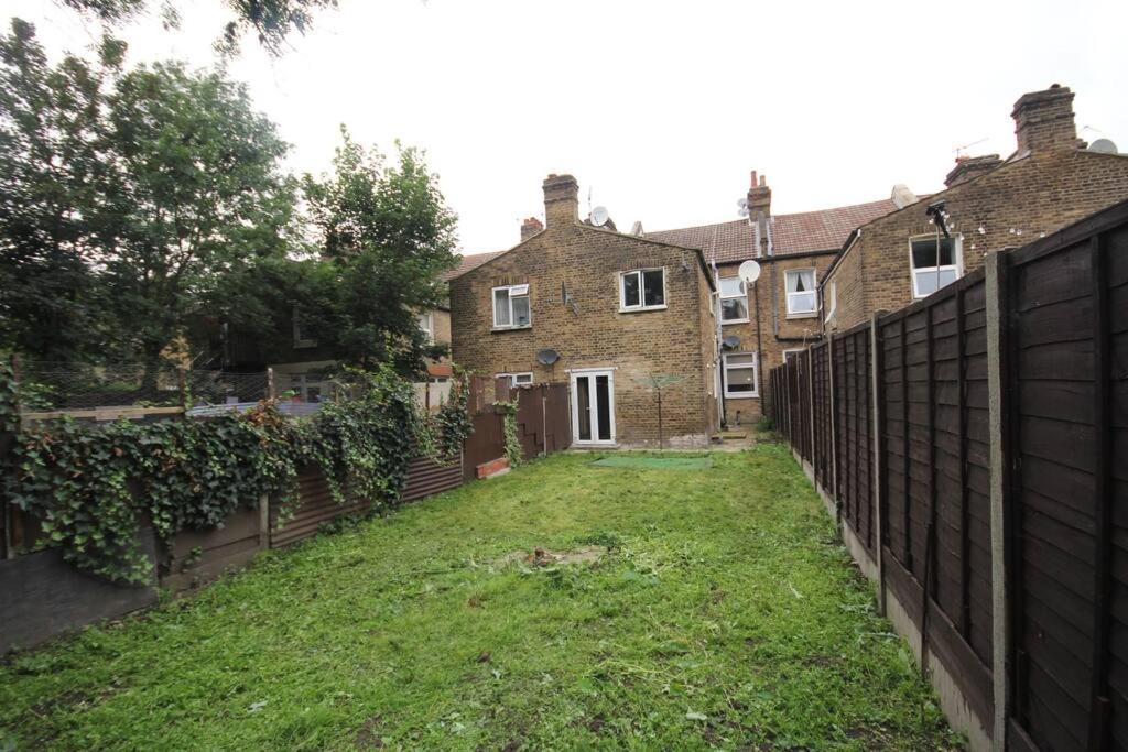 Willesden Lodge London Luaran gambar